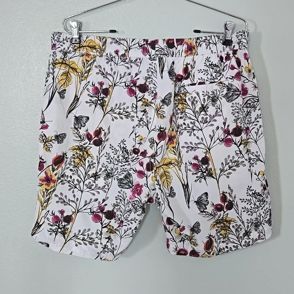Super Massive | White Floral Print Cotton Shorts Size Large
